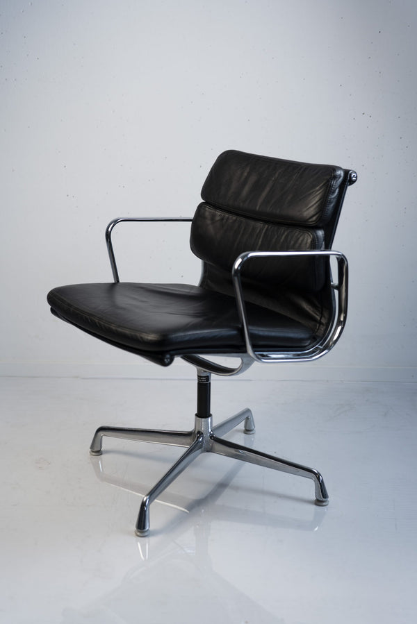 Besucherstuhl Soft Pad Chair, Leder, schwarz, Chrom - Vitra