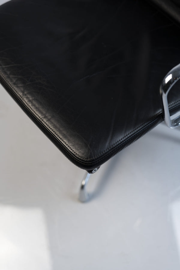 Besucherstuhl Soft Pad Chair, Leder, schwarz, Chrom - Vitra