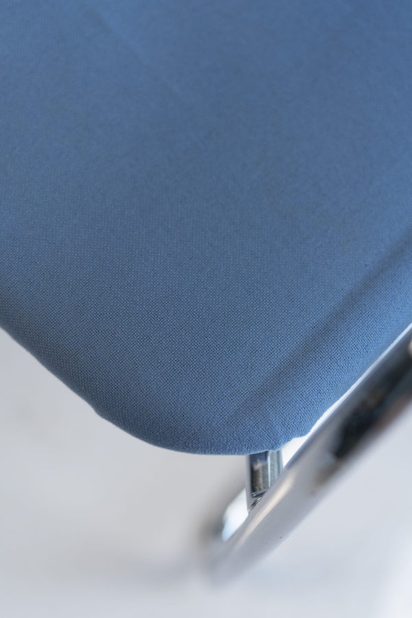 Vitra "Vis a vis Step", Freischwinger, stapelbar, Chrom/Hellblau