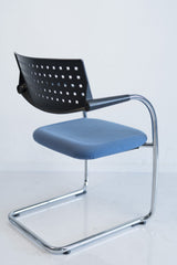 Vitra "Vis a vis Step", Freischwinger, stapelbar, Chrom/Hellblau