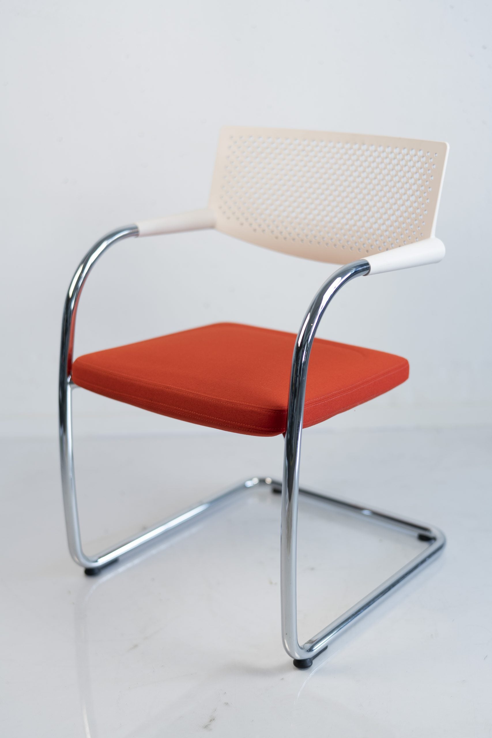 Vitra "Visavis Step", Freischwinger, Chrom/Rotorange/Weiß