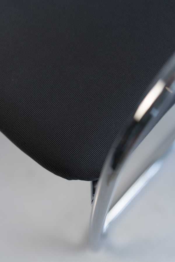 Vitra "Vis a vis Step", Freischwinger, stapelbar, Chrom/Grau