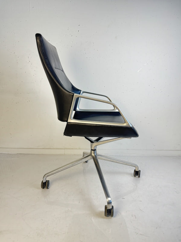 Drehstuhl; "Graph" 301.5, schwarz, Leder, mit Rollen - Wilkhahn
