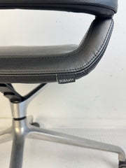 Drehstuhl; "Graph" 301.5, schwarz, Leder, mit Rollen - Wilkhahn
