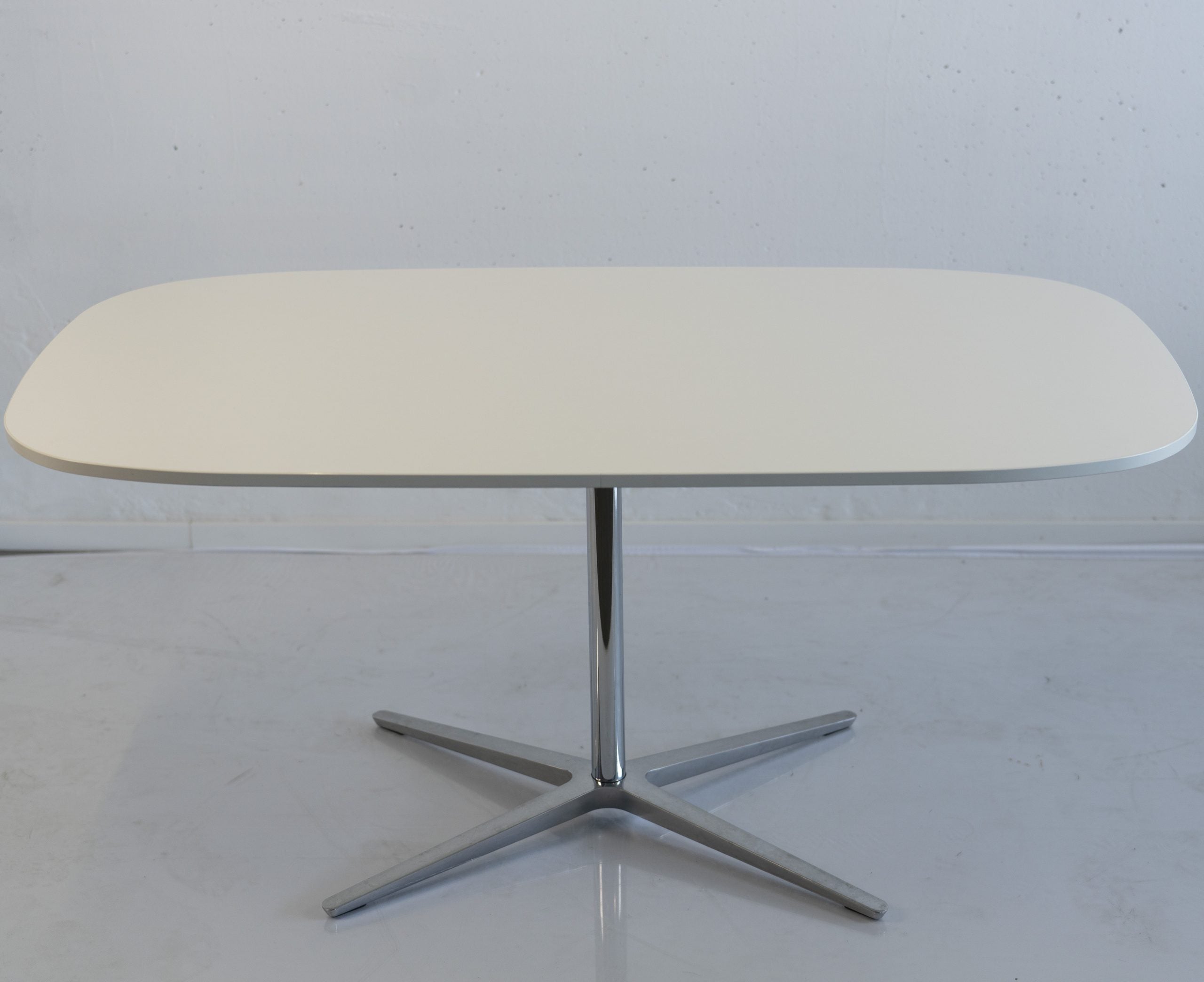 Club Table - bene