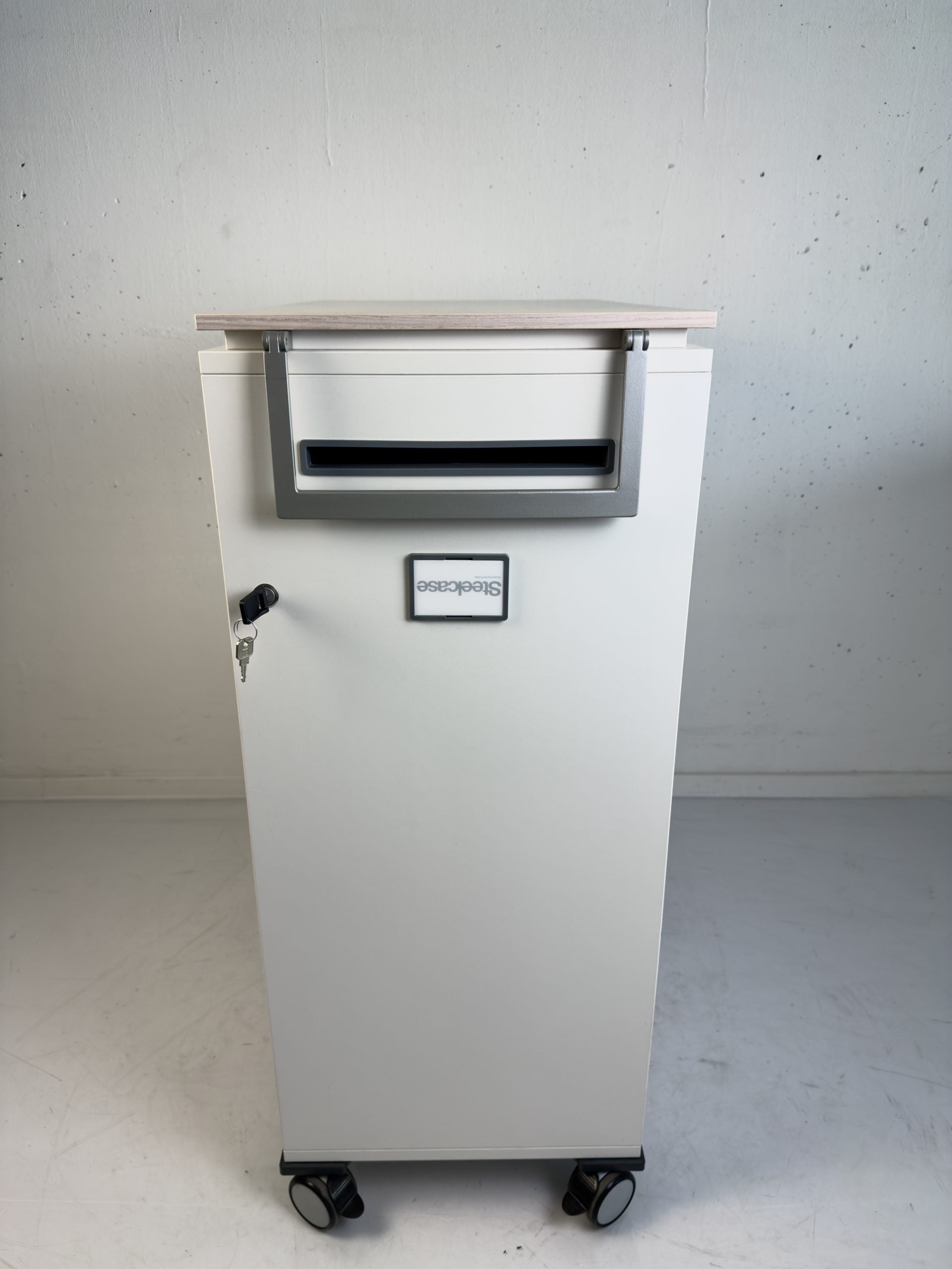 Caddy mit Akazienplatte (schmal) - Steelcase